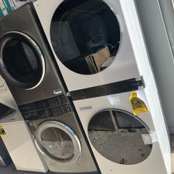 refrigerators (often scratch & dent/returns/overstock) at significantly below retail cost — e.g., a pallet of ~30+ refrigerators 