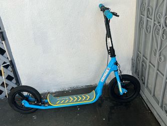 Razor Flashback kick scooter in blue, featuring retro 80s/90s BMX style