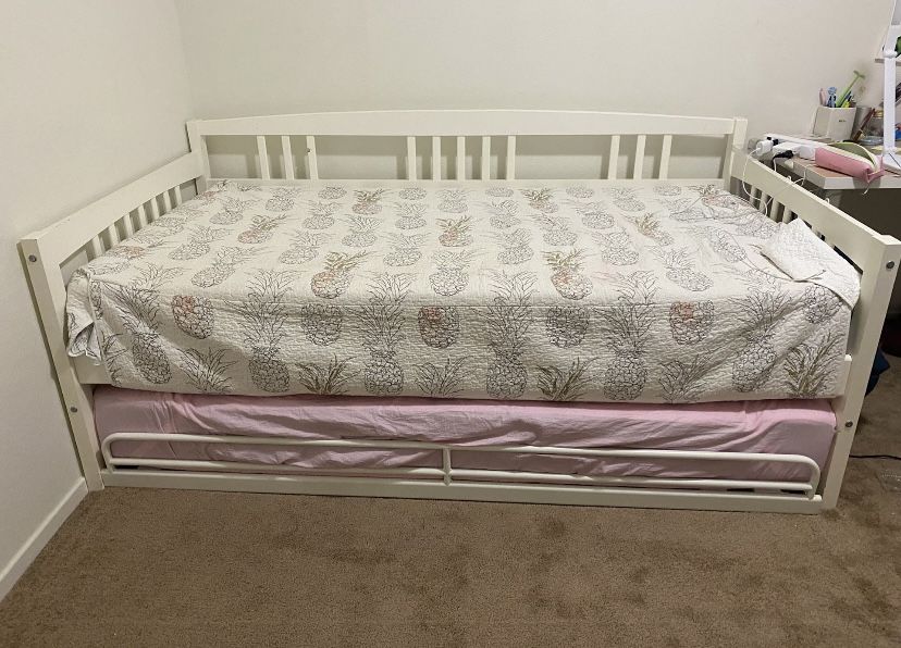 wood daybed twin trundle *no mattress