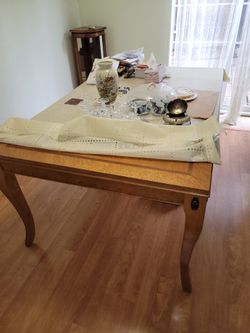 Free beautiful Dining Table