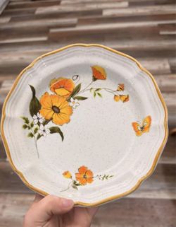 Vintage Mikasa Baronial Florian CM-952 Salad/Desert Plates