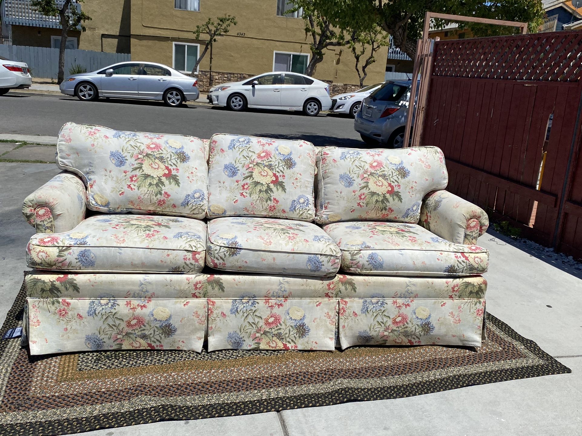 ETHAN ALLEN Vintage White Floral Design 3 Seat Sofá Couch 🛋️ Beautiful Condition
