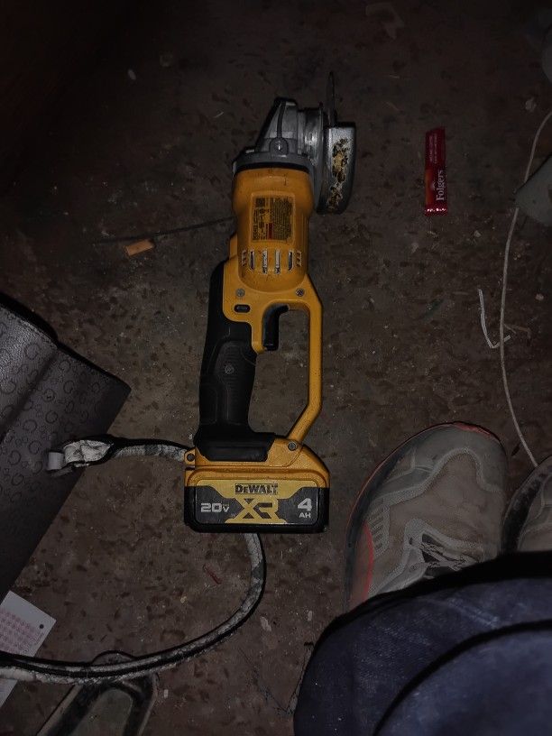 DeWalt 20v Angle Grinder W 4ah Battery