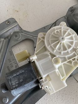 2010-2018 Mercedes Sprinter Window Regulator Motor Right Passenger w906 OEM