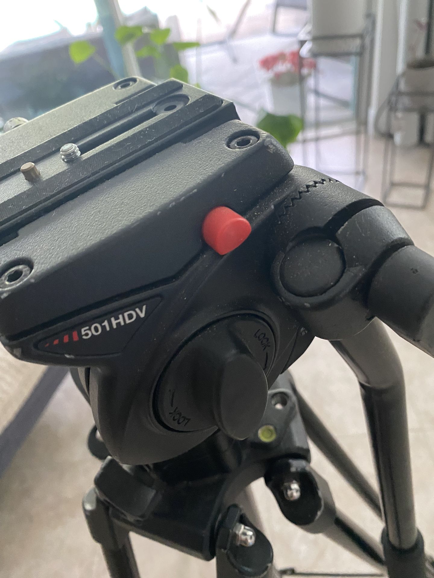 Manfrotto 501 HDV professional camera tripod system 