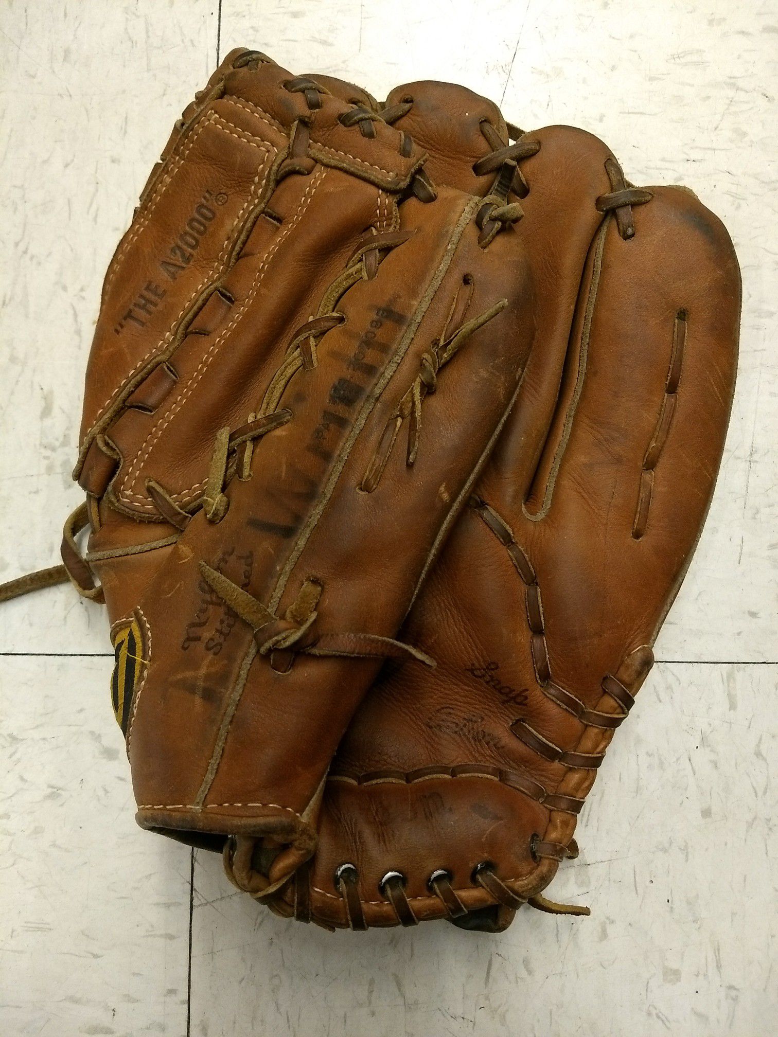 Vintage Wilson A2000 Dual Hinge Made in USA Right Handed RHT Baseball Glove