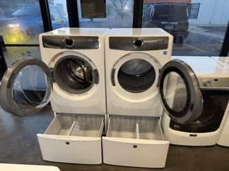 ELECTROLUX XL CAPACITY WASHER DRYER ELECTRIC SET 