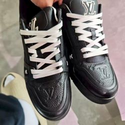 Louis Vuitton trainer (low-top) - black - fashionable slip-on shoes