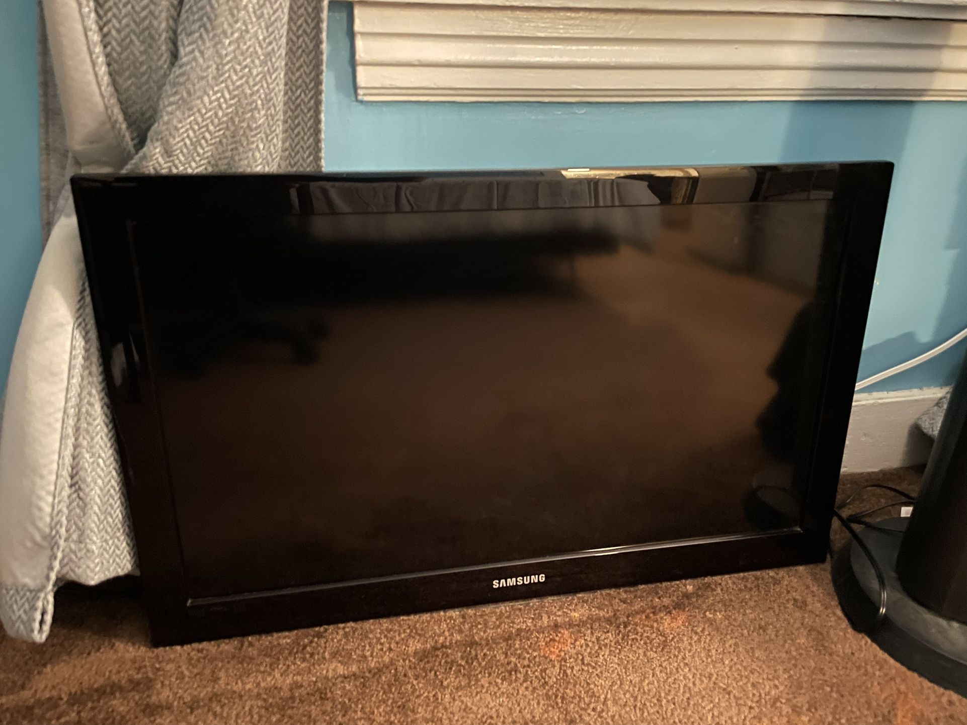 Samsung 36 Inch TV