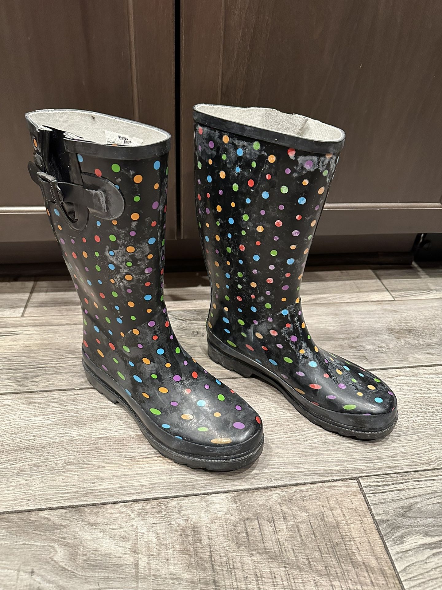 Women’s Size 7 Rain Boots