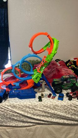Hot Wheels Track Set with Cars and Monster Truck