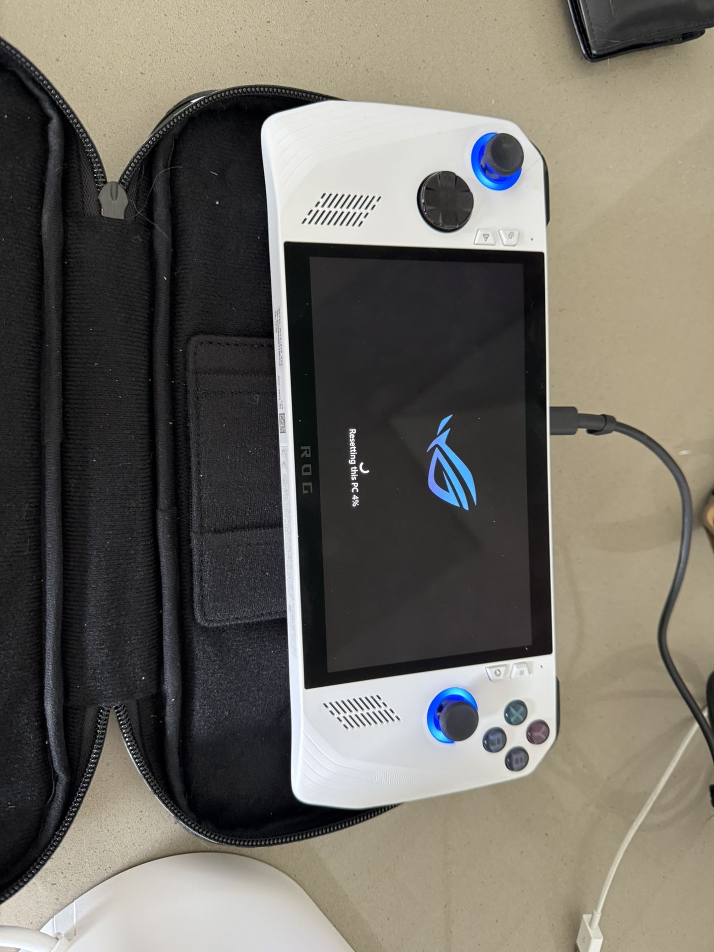 ROG ASUS Ally Z1 Extreme + Travel Case