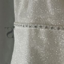 Never Worn Wedding Dress 16 Wide