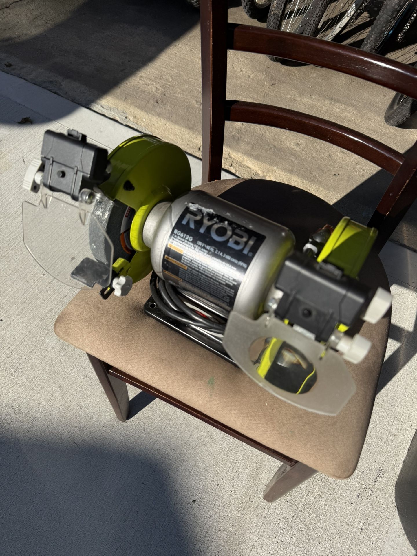 Bench grinder