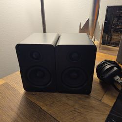 Kanta Yu2 Compact Powered Desktop Speakers