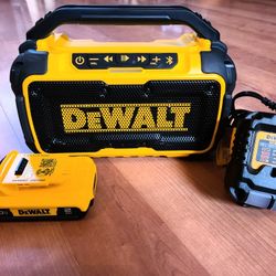 ~BLUETOOTH DEWALT SPEAKER WITH 20V BATTERY AND CHARGER SIMI-NEW GREAT SOUND~