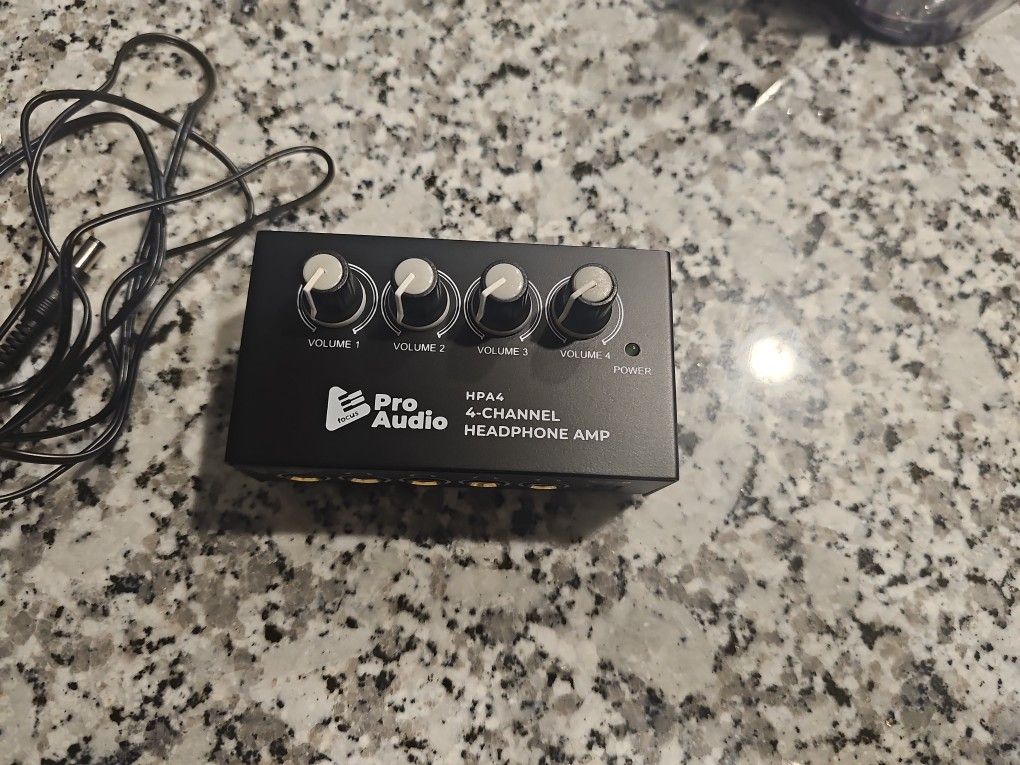 Pro Audio 4 Chanel Headphone Amplifier