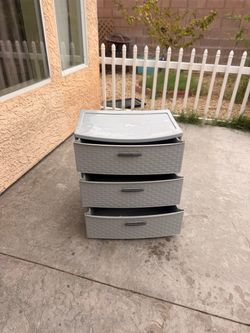 Storage container