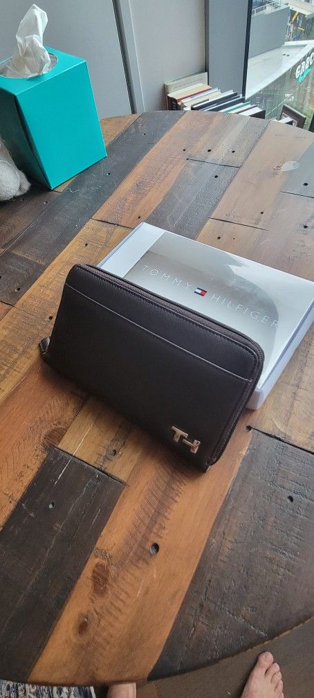Tommy Hilfiger Large Zip Wallet
