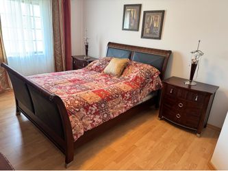 Modern Mahogany Sleigh Bedroom 5 piece Furniture Set with Dresser, Chest, and Nightstand