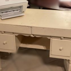 Antique desk / Escritorio antiguo