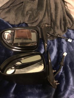2 Mirrors right in left no scratches like new 2000 Dodge Durango
