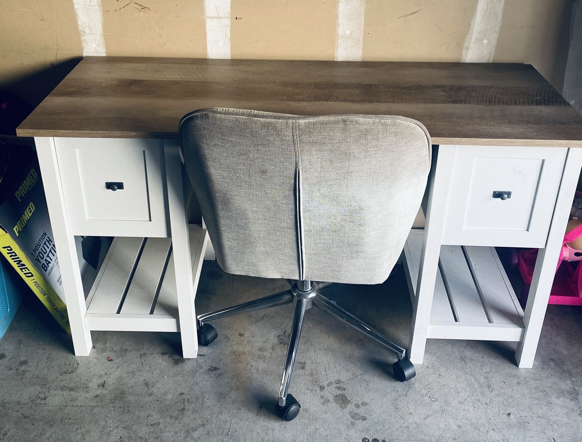 Beautiful Almost New Desk And Chair