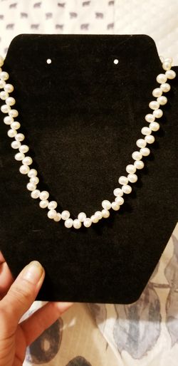 Stunning, genuine pearl necklace, never been worn.