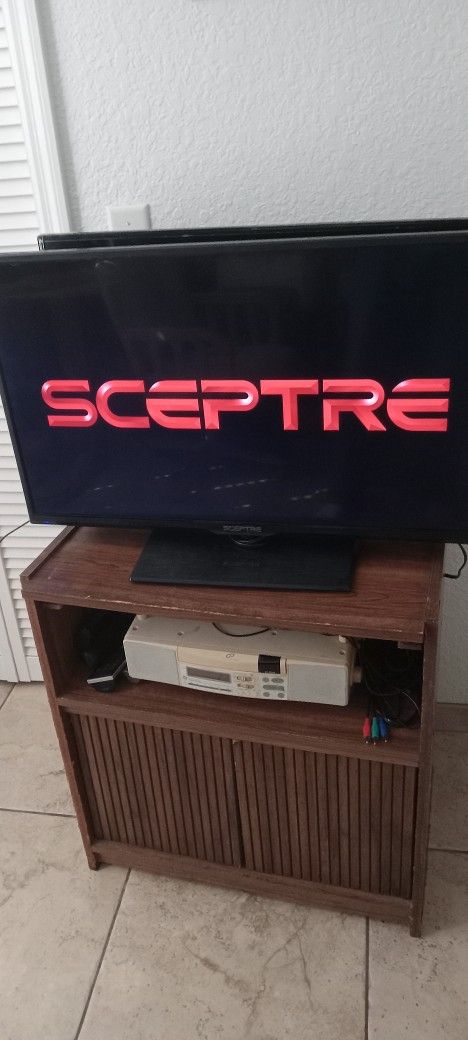 32" Sceptre TV