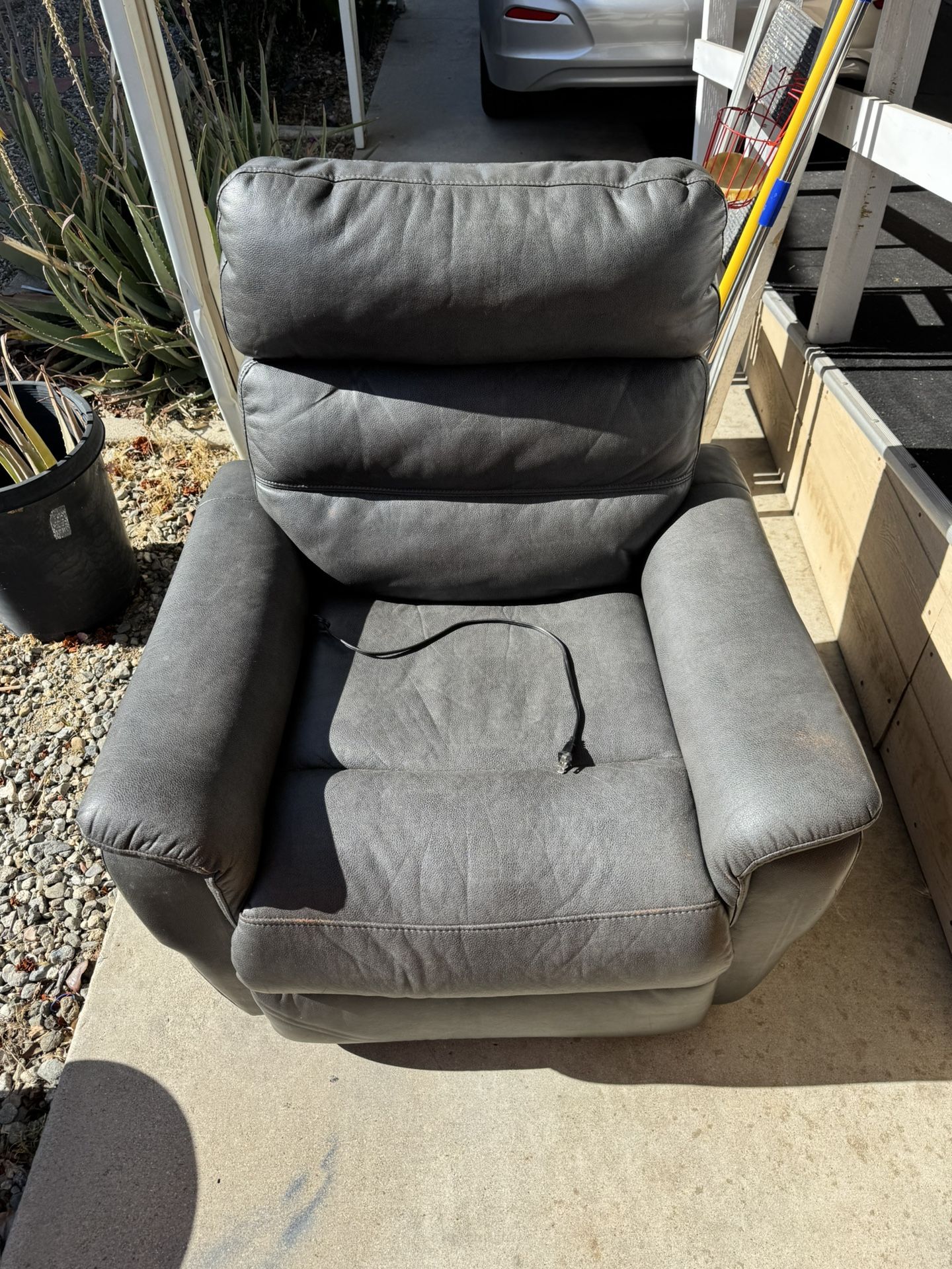 Free Electric Recliner