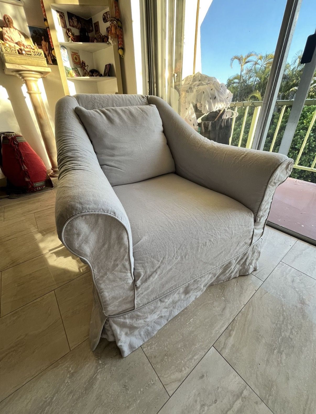 2 sofa accent chairs