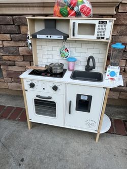 Kids Play Kitchen Like New