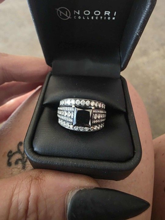 Beautiful Wedding Ring 18k White Gold