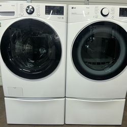 BEAUTIFUL 2023 LG THINQ WASHER AND DRYER SET ALMOST NEW