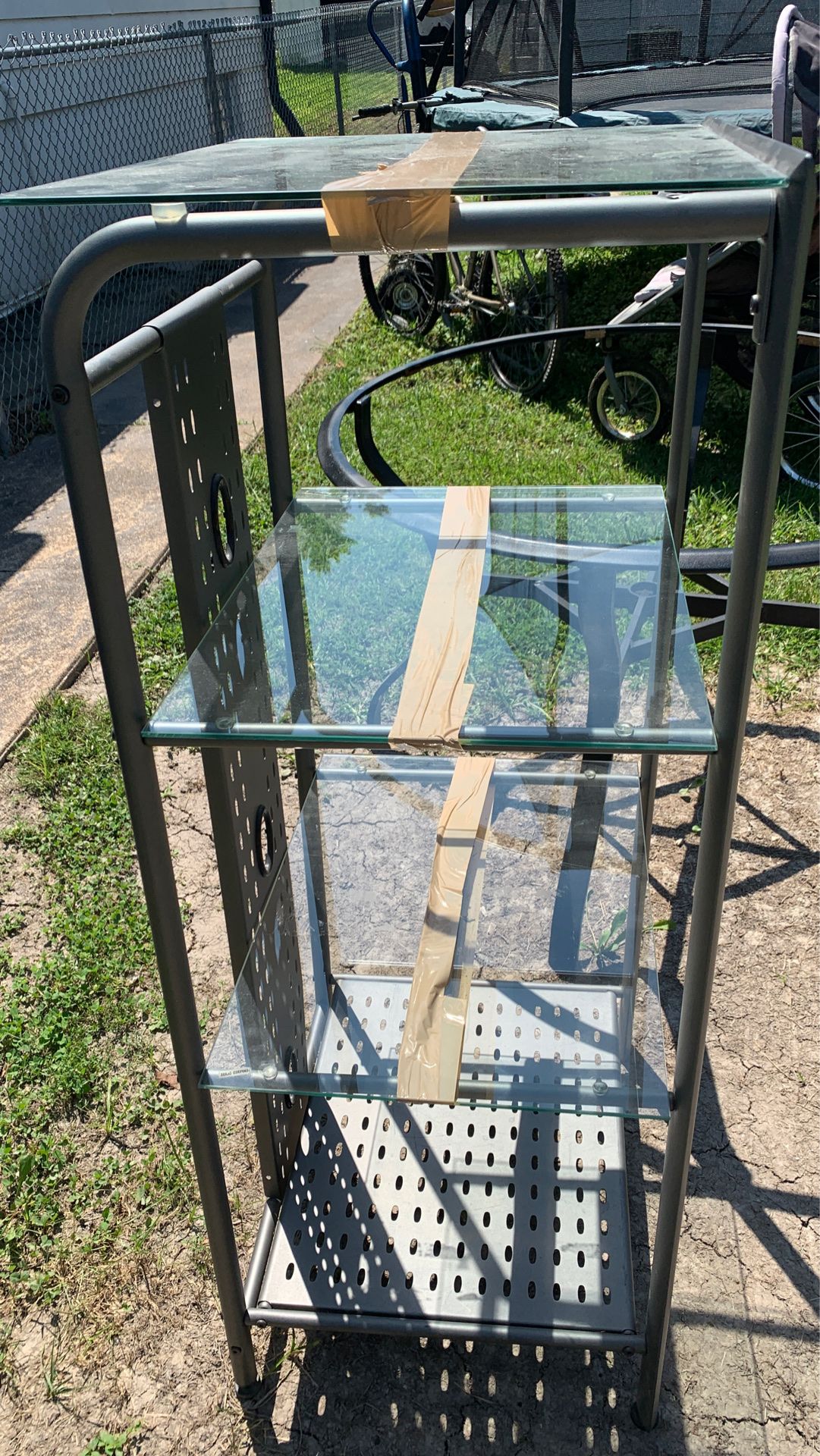 in great condition she’ll tabe is just there because we just took it out side and we’re making sure the glass doesn’t fall off