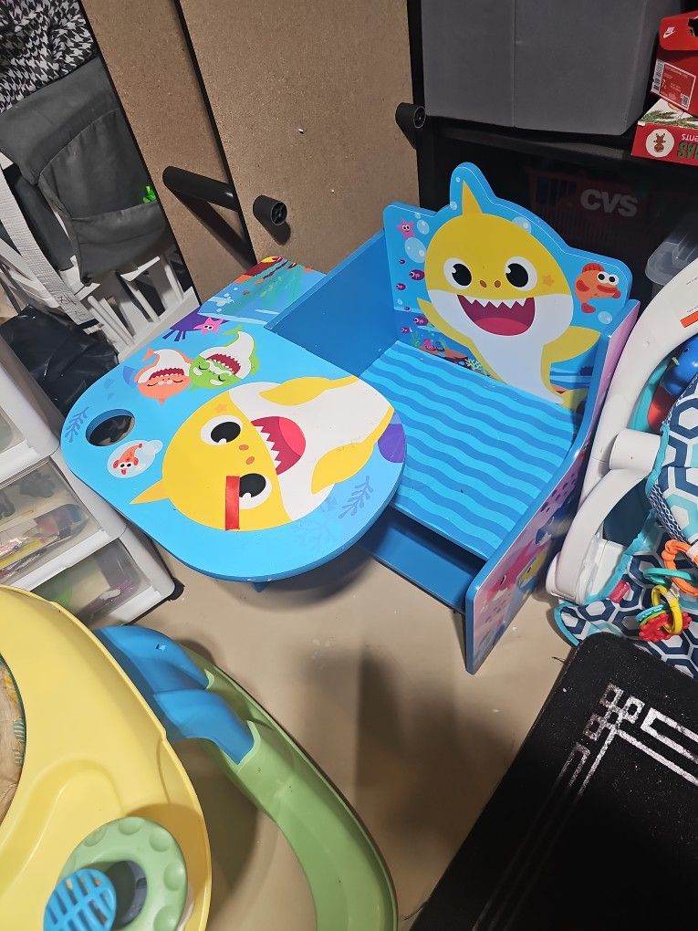 BabyShark Desk