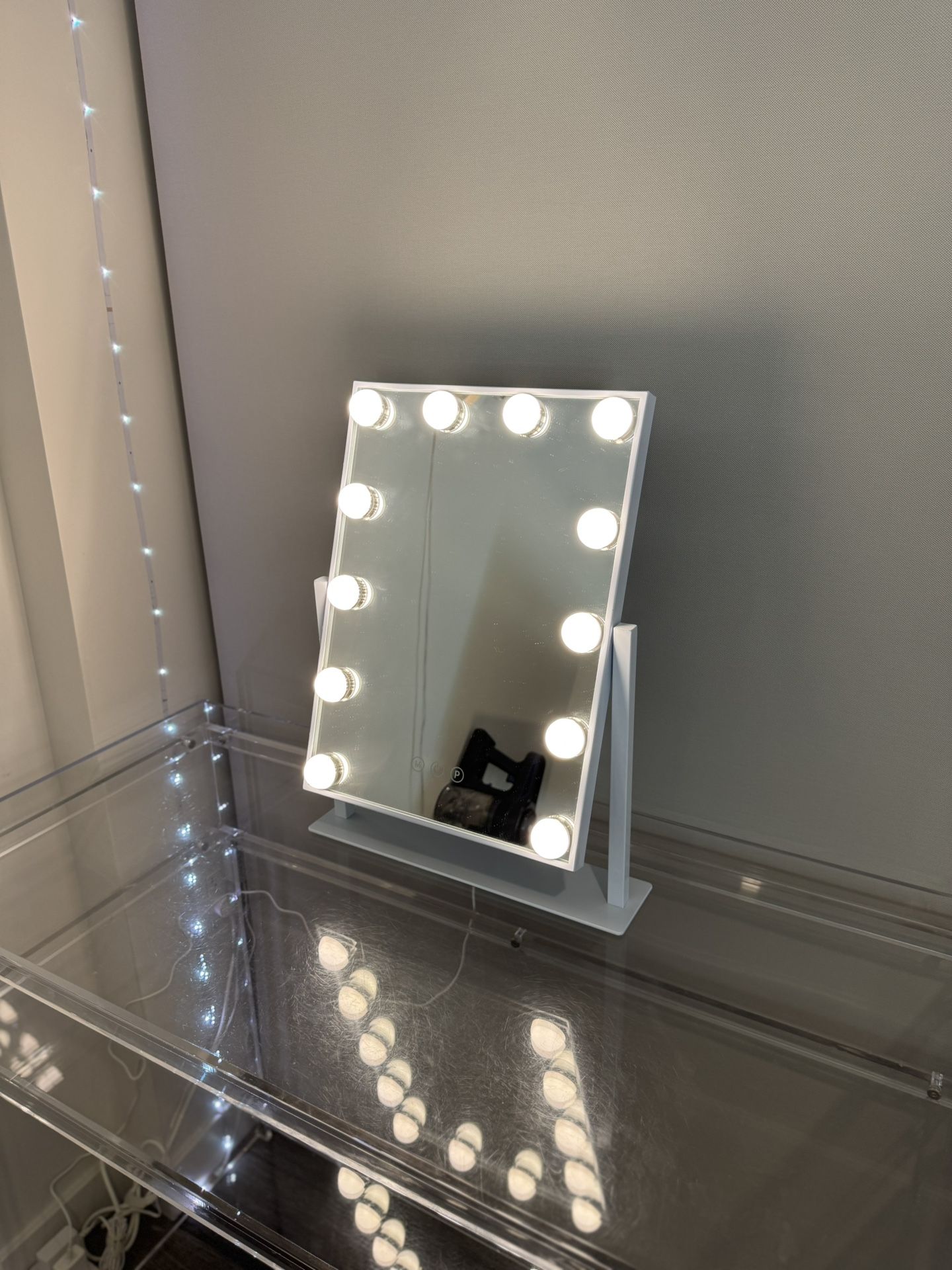 Lighted Makeup Vanity Mirror (perfect condition!)