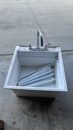 Laundry sink