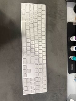 Apple Magic Keyboard with Numeric Keypad: Wireless, Bluetooth, Rechargeable. Works with Mac, iPad, or iPhone; US English - White