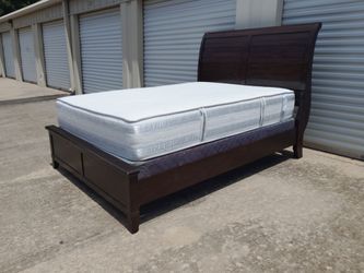 Queen 👑 size bed frame with mattress