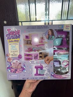 Brand New Tasty Tinies Bake Shop