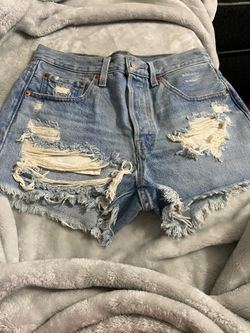 Levi distressed Jean shorts 27 w