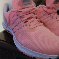 New Women Nike Sneakers Size 10