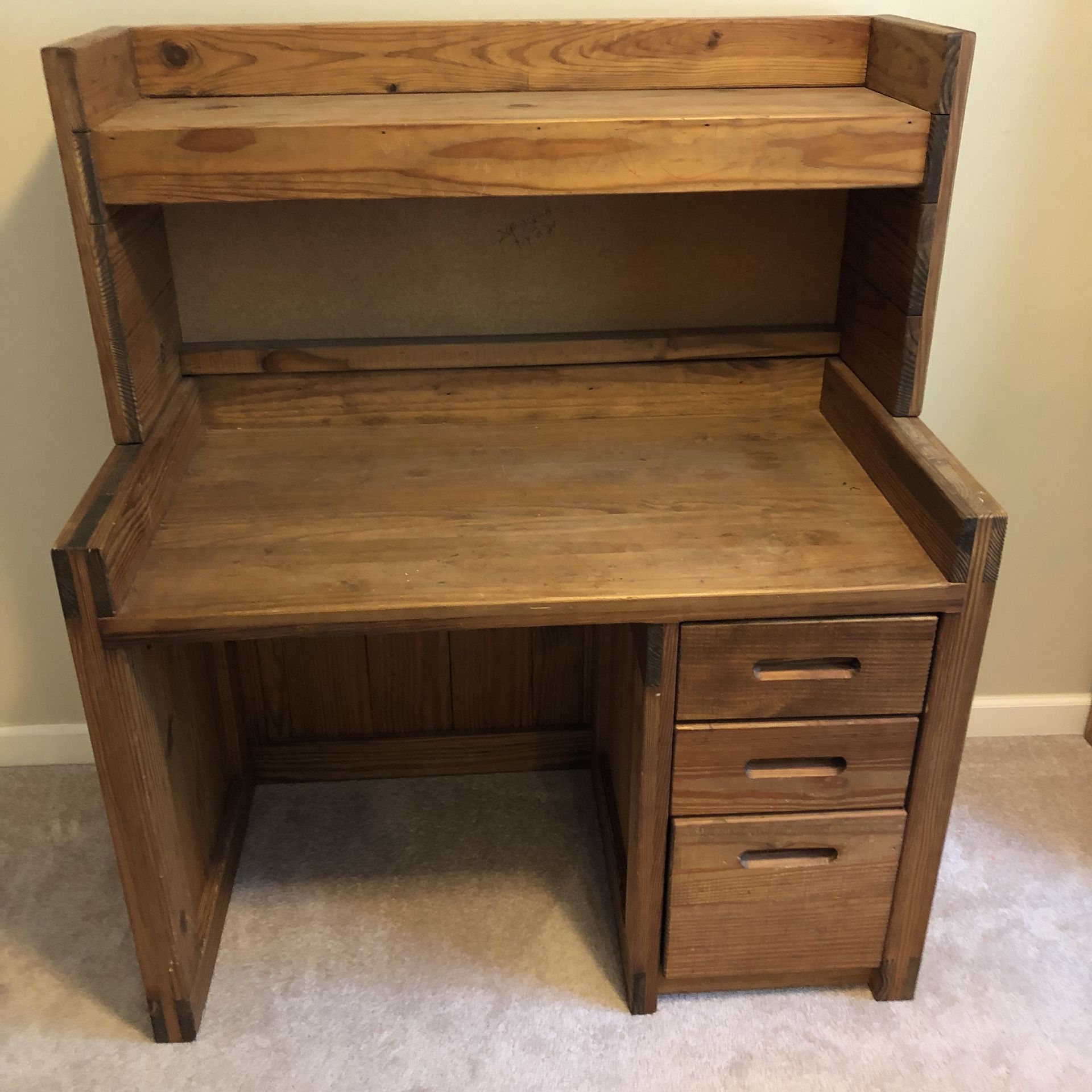 This end up on sale desk with hutch
