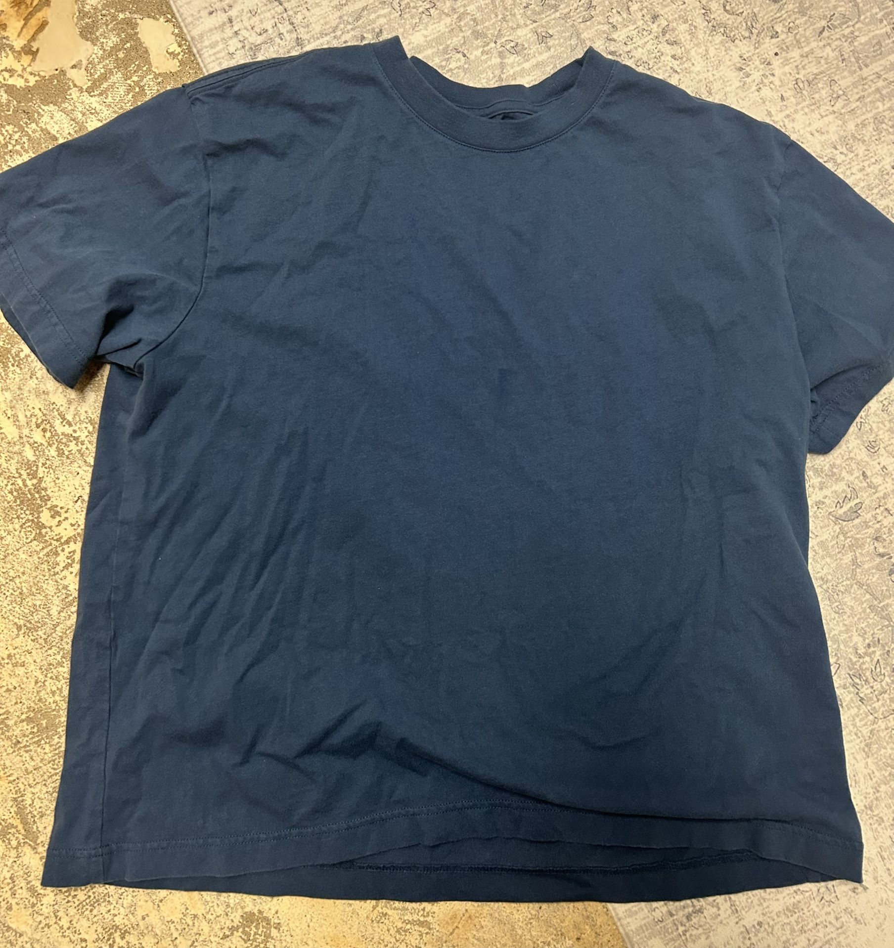 Men's tee shirt size large 