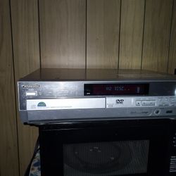 Panasonic 5 DVD/ CD Home Theater Sound System Am/FM SA-HT75 2small Speakers Included Works Perfectly No Remote Included Only 30$