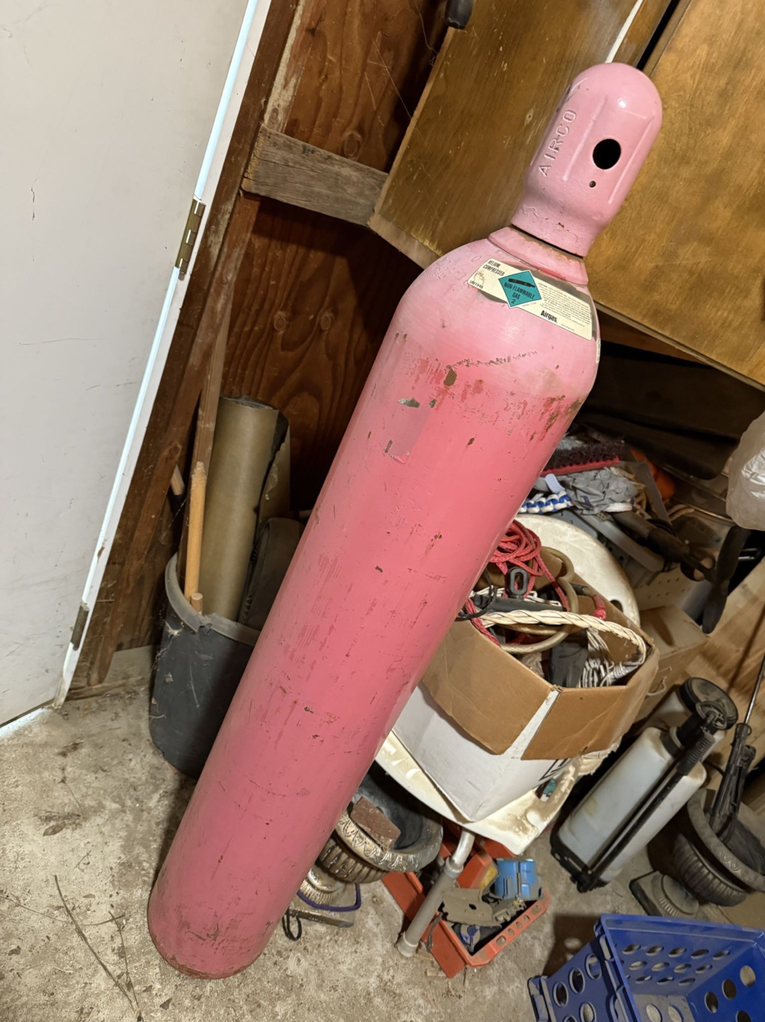 Helium Tank.  / Great Conditions 