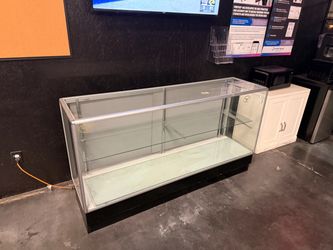 Glass display case 6 feet