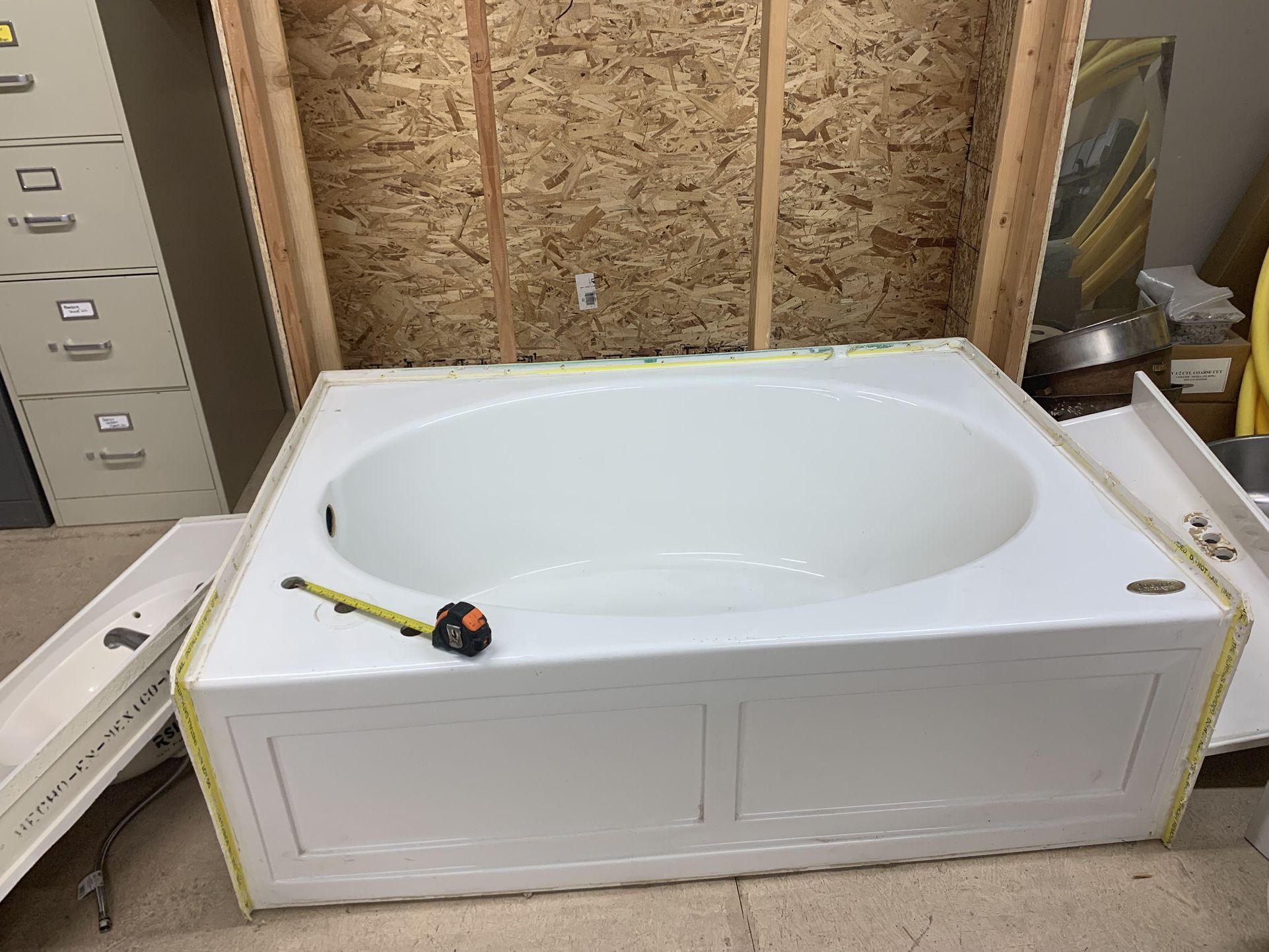 Jacuzzi Left Hand Drain Tub