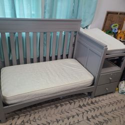 Light Gray Baby Crib w/ Changing Table & Mattress – Great Condition
